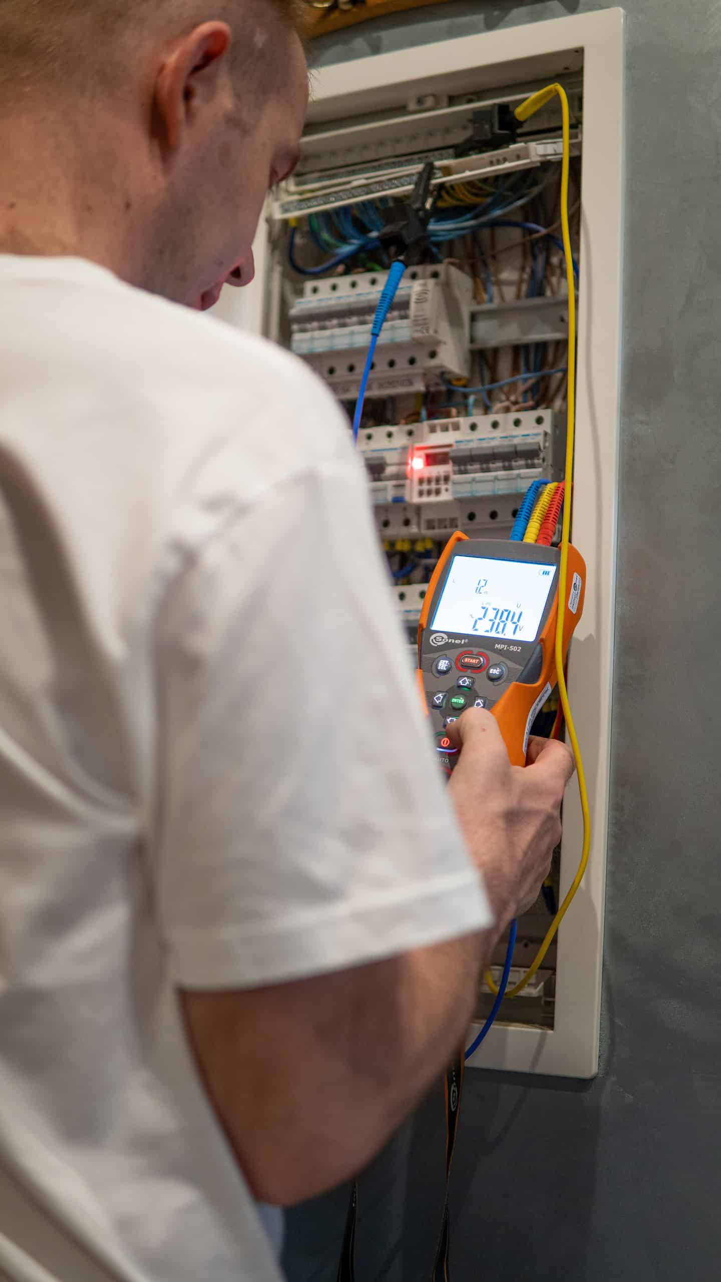 elektryk Wrocław sprawdza instalację elktryczną