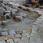 Jak układać kostkę granitową?